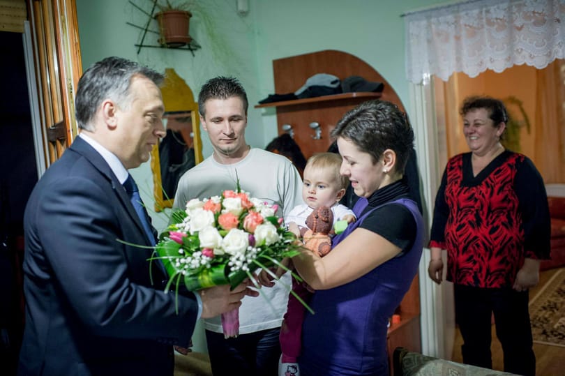 Orbán egy szabolcsi családnál pálinkázott - fotók