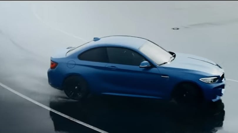 Meglepő, mégis tökéletesen illik egymáshoz az opera és a BMW M2 - videó