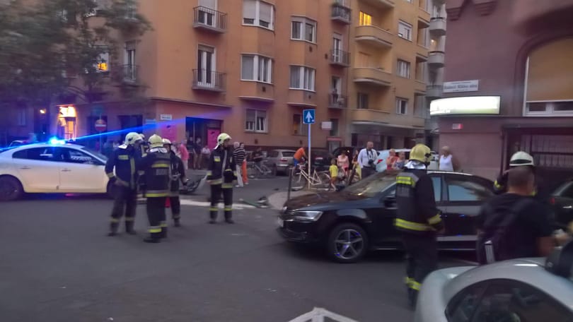 Három autó ütközött Újlipótvárosban, kisgyerekek is megsérültek