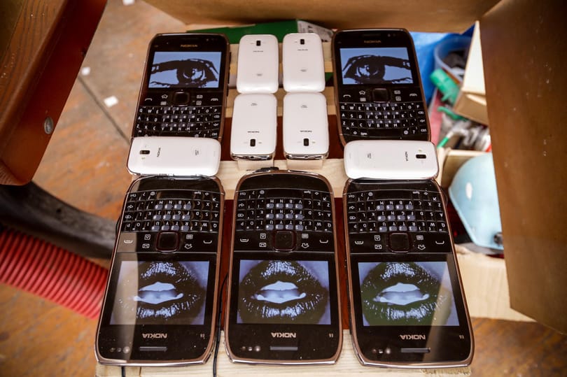 Megarobot épül használt mobilokból