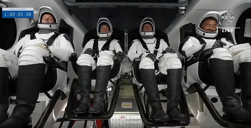 Rossz a vécéjük, pelenkában térnek vissza a SpaceX űrhajósai a Földre