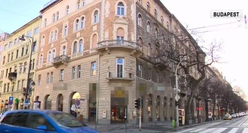Buli volt a lakásban, ahol leszakadt az erkély korlátja