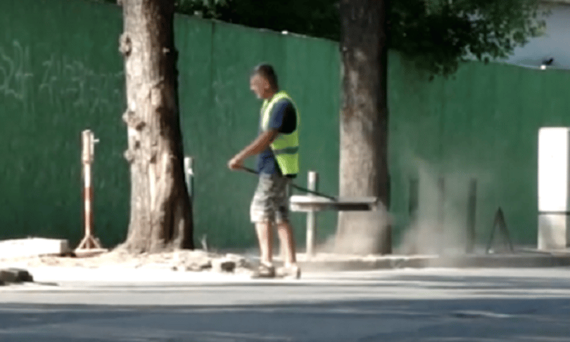 Városligeti azbeszt: a cég szerint adott védőfelszerelést, mi nem látjuk a videón