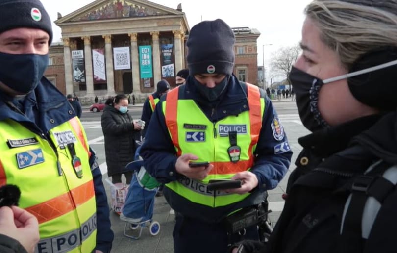 „Szakács vagyok, március óta nem dolgozom” – videón a vendéglátósok tüntetése