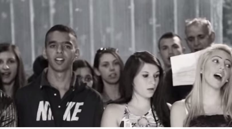 Hidegrázós videót készítettek a We Are The Worldből a roma fiatalok