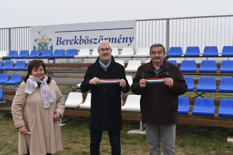 Egy nap alatt öt átadást abszolvált Berekböszörményben a fideszes Vitányi István