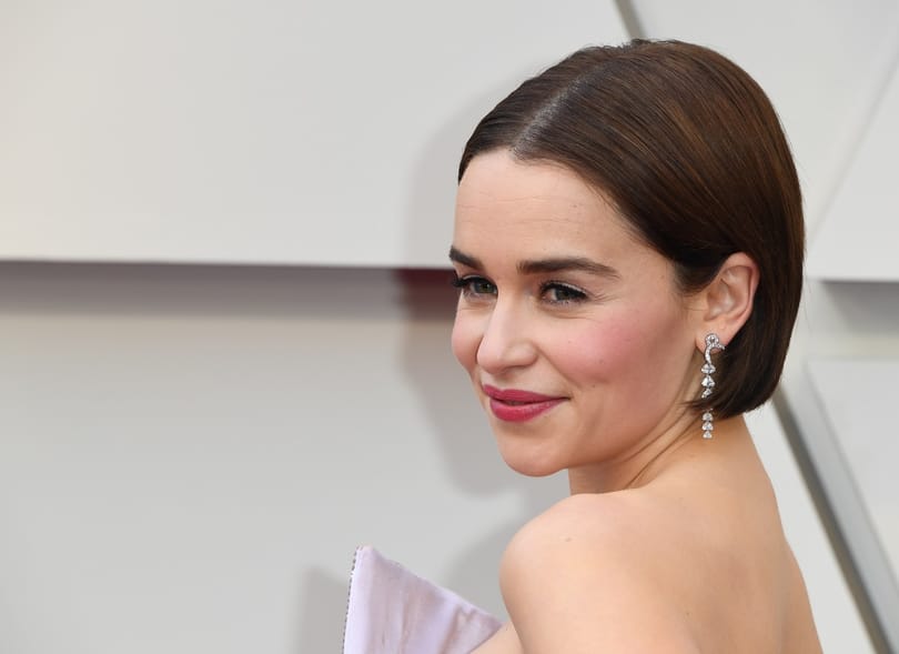 Emilia Clarke majdnem elütötte egy Ladával Samuel L. Jacksont