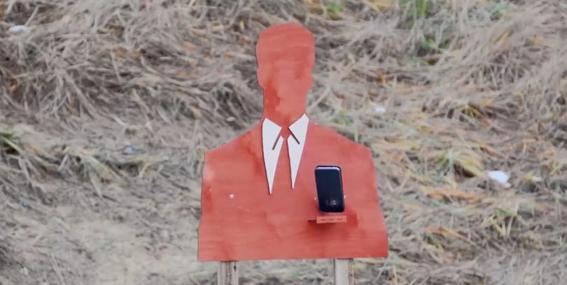 Már golyómegfogó iPhone-t is lehet venni – videó