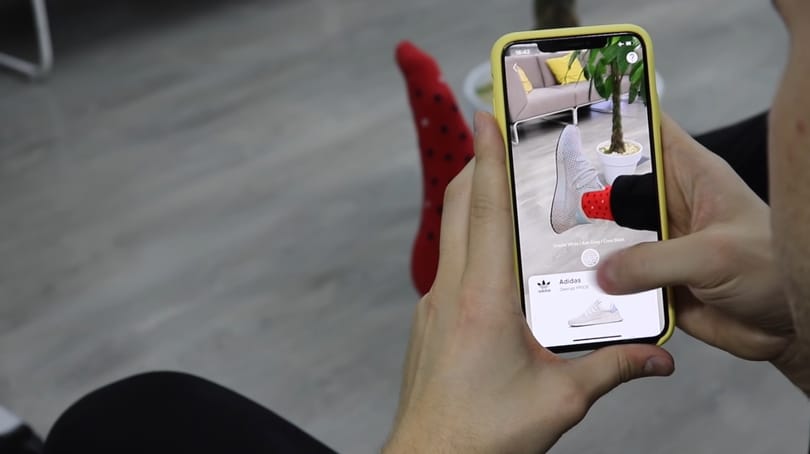 El sem kell mennie a boltba, a telefonjával is felpróbálhatja a cipőt, amit kinézett magának