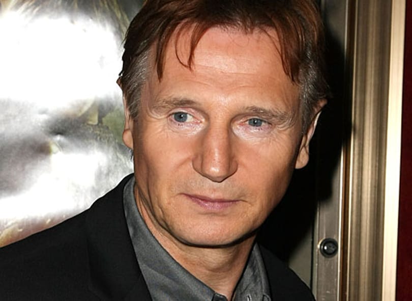 Baj van: Liam Neeson is eladta lakását