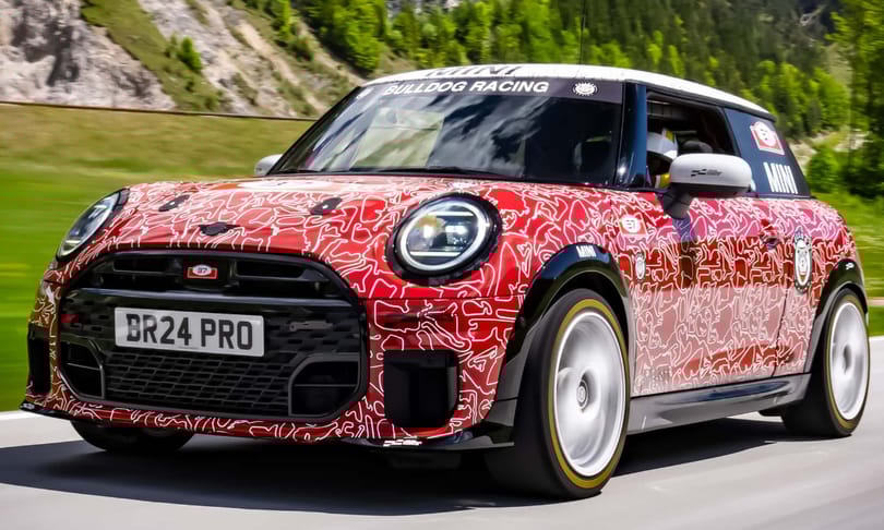 A legmérgesebb Mini, íme a vadonatúj 3 ajtós John Cooper Works