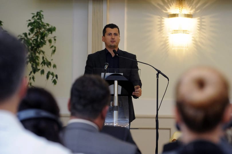 Cipőt a cipőboltból: EU-s agrártámogatások haszonélvezője a területért felelős államtitkár