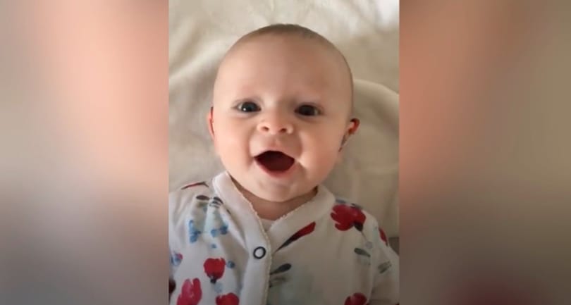 Ilyen a pillanat, amikor egy négy hónapos baba először hallja meg az anyja hangját