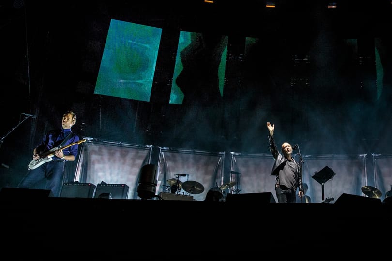 Palesztin zászlókat lengettek a Radiohead koncertjén