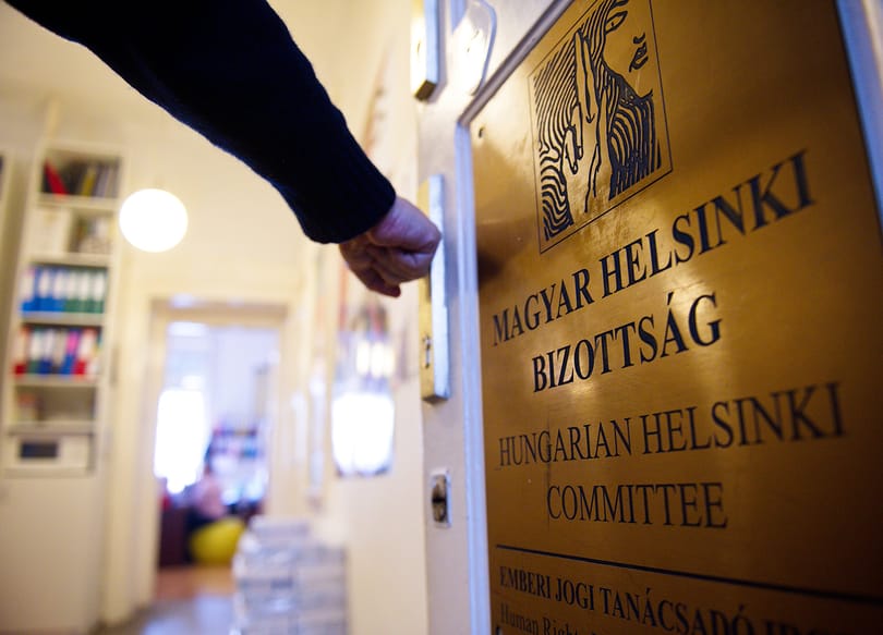 Megint hazudott a Fidesz, a Helsinki Bizottság pedig megint pert nyert ellene