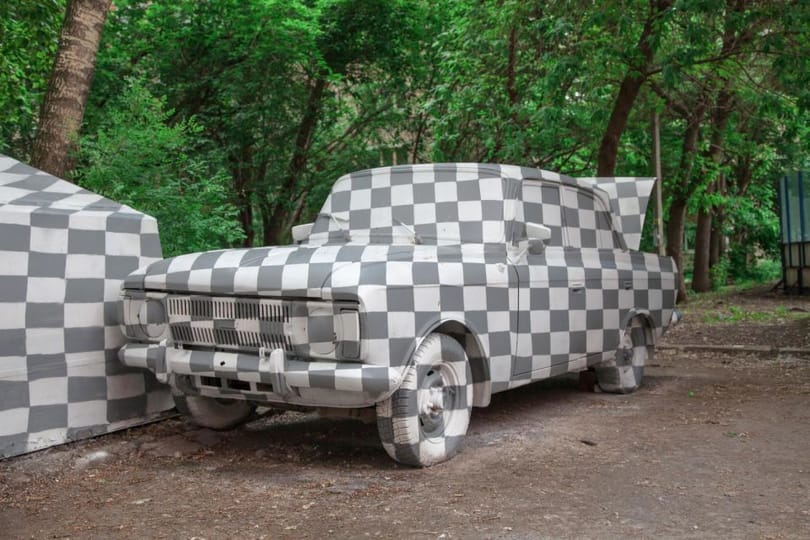Pár orosz művész szó szerint életre keltette a Photoshopot, a jó cél érdekében – fotók
