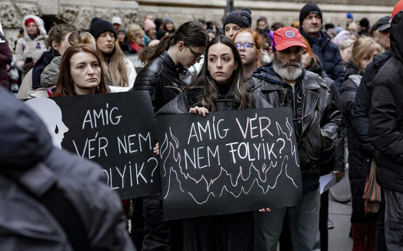Az Orbán-kormány éppen annyit hajlandó foglalkozni a bántalmazott nőkkel, amennyiből kommunikációs előnye származik