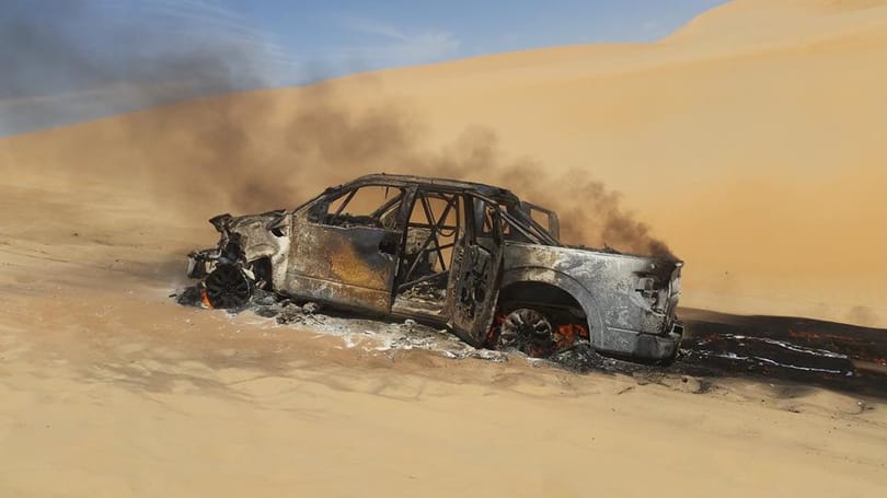Ennyi marad egy Ford Raptor versenyautóból, ha kigyullad
