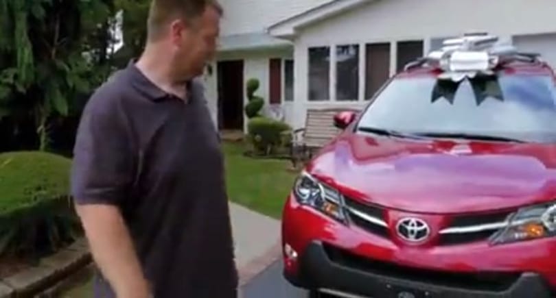 Kifizetett hitel, ingyen RAV4-es a Toyota jubileumi ajándéka
