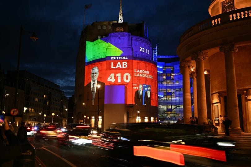 Brit exit poll: Szétverte a Munkáspárt a torykat, Keir Starmer közel kétharmaddal lehet miniszterelnök