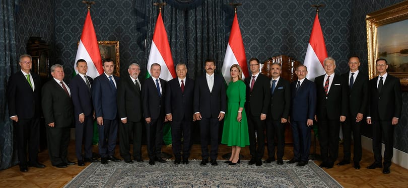 És akkor Mészáros turulja nem kapkod a migránsok eldobált szendvicsei után