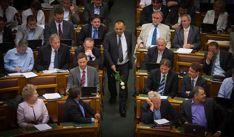 Virággal engesztelte a nőket Varga István