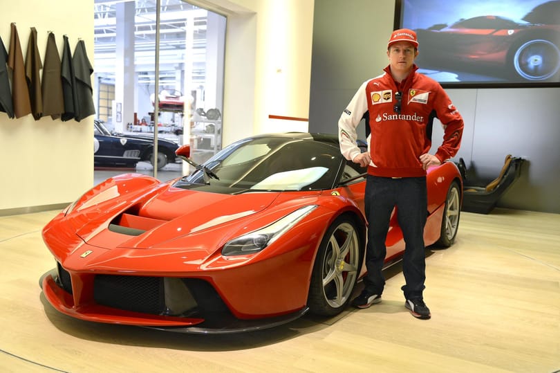Így pózol Räikkönen a LaFerrarival – fotó