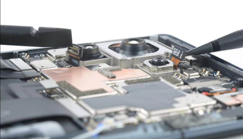 Hol spórolt a Xiaomi? Kiderítették, milyen belülről az olcsóbb csúcstelefon