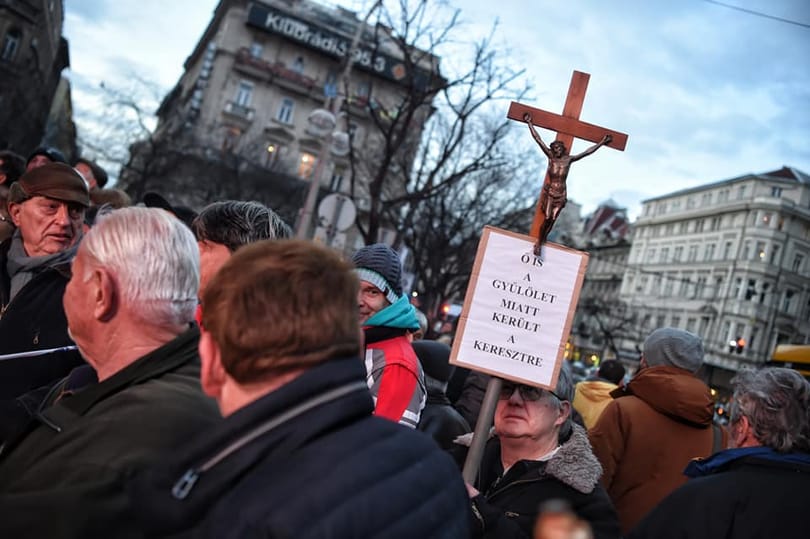 Tóta W.: Rémisztő képződmények