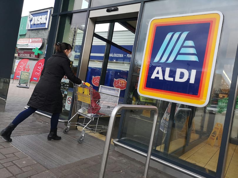 Féláron ad előző napi péksüteményeket és szépséghibás zöldség-gyümölcsöket az ALDI