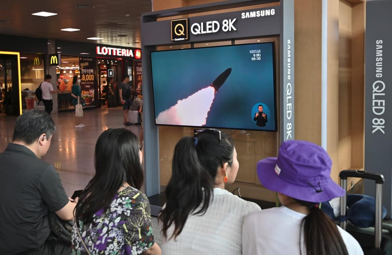 Észak-Korea megint rakétákat lőtt ki