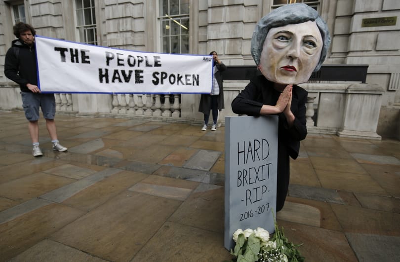 A Brexit-hivatalból is sorra távoznak az emberek