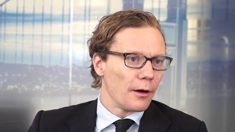 Előkerült egy rejtett kamerás videó, felfüggesztették az 50 millió facebookozó adatait begyűjtő cég igazgatóját
