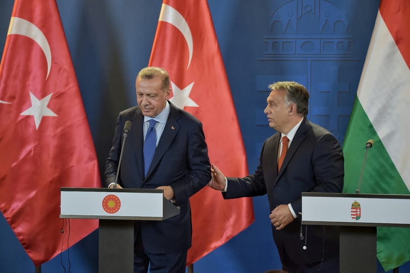 Mit keresett Erdogan Budapesten?