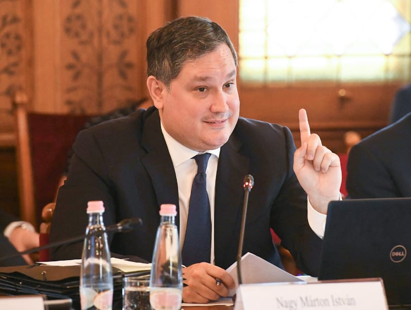 Orbán Viktor 450 milliárdos túlköltést engedélyezett Nagy Mártonnak