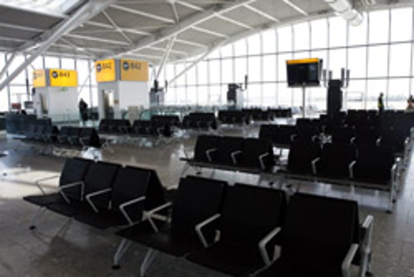 Fennakadások a Heathrow-n, budapesti járattörlés