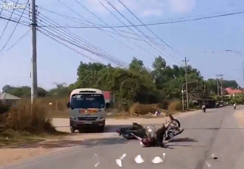 Így jár, aki részegen indul motorozni – videó