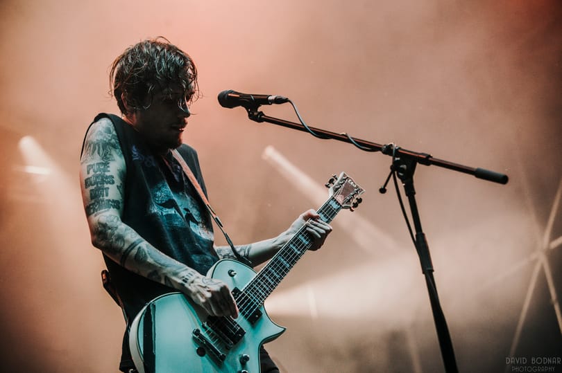 Sátán a zsinagógában? Így trappolt bele a politika egy rockkoncertbe