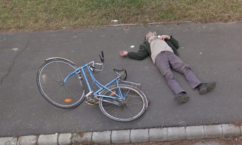 A nap fotói: földön fekvő biciklisek a Google magyar térképén