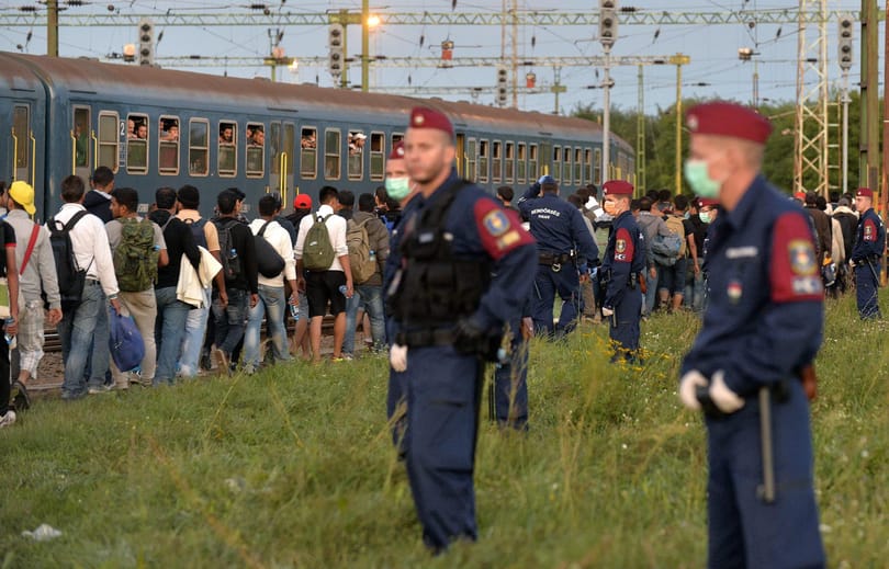 Magyarország átjáróház lett - a menekültválság percről percre