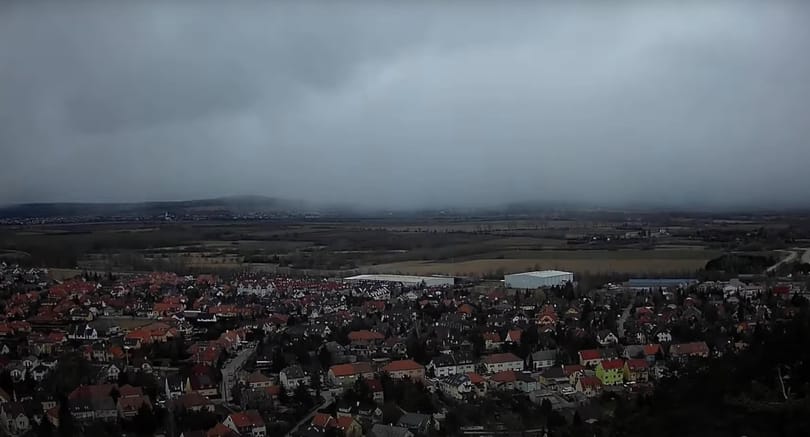 Így érkezett meg a hózivatar Sopronba – videó