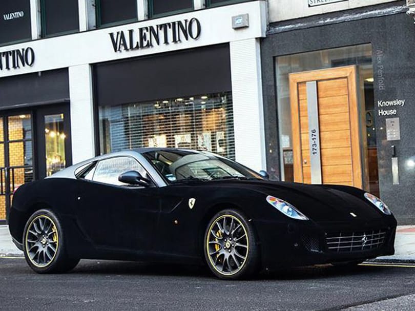 Ez a selymes fényezés, bársony borítást kapott egy Ferrari