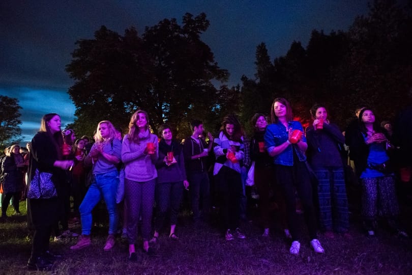 Határfeszegető zajongás, afrikai gitárok és egy erdőnyi tánc – a Kolorádó is megosztja velünk idei programját