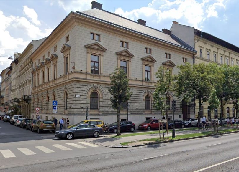 A Mészáros-birodalom új palotacége is Mészáros palotájába költözött
