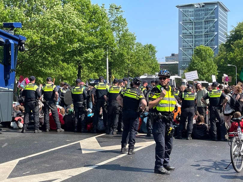 Környezetvédők zártak le egy autópályát Hollandiában