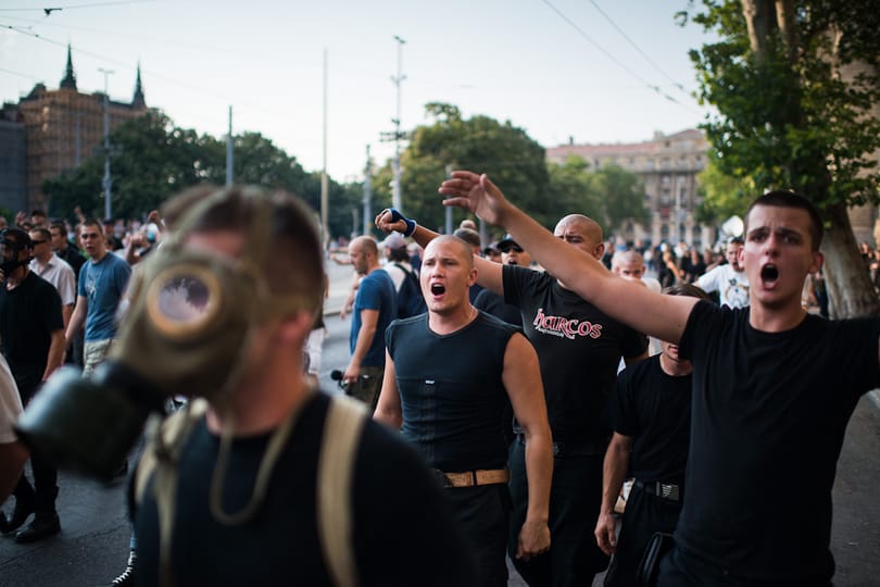 Jobbik: jogos önvédelem volt a rendőrkutyába rúgni