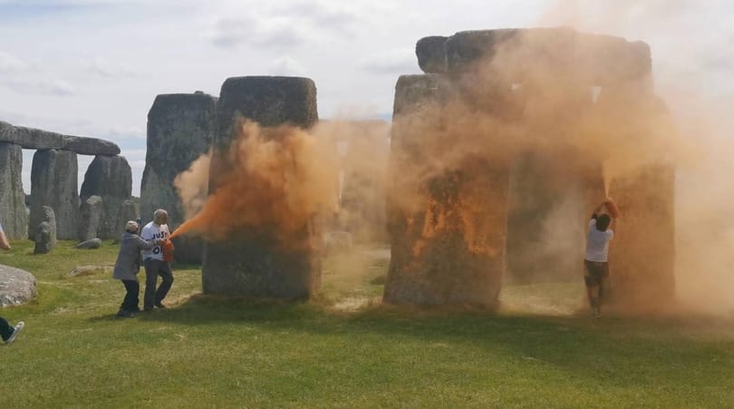 Klímaaktivisták fújták le festékkel a Stonehenge-et