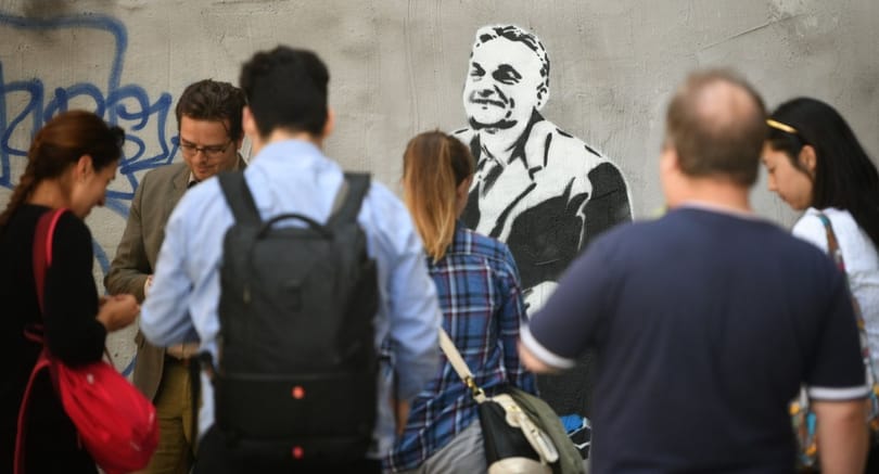 Már le is festették a vonatozó Orbán-graffitit
