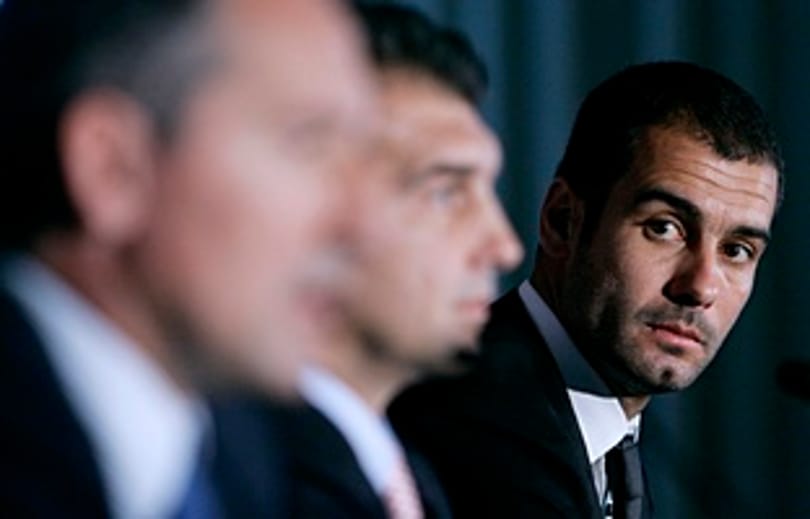 A Barca trénere lehazugozta a bírót, ezért fizetnie kell