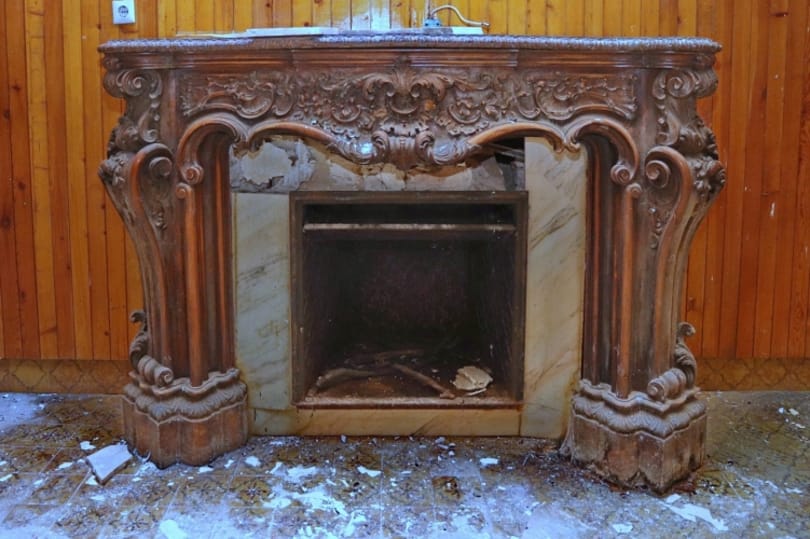 Félmillió forintot kaphat, aki tudja hol van a Velencéről ellopott kandalló